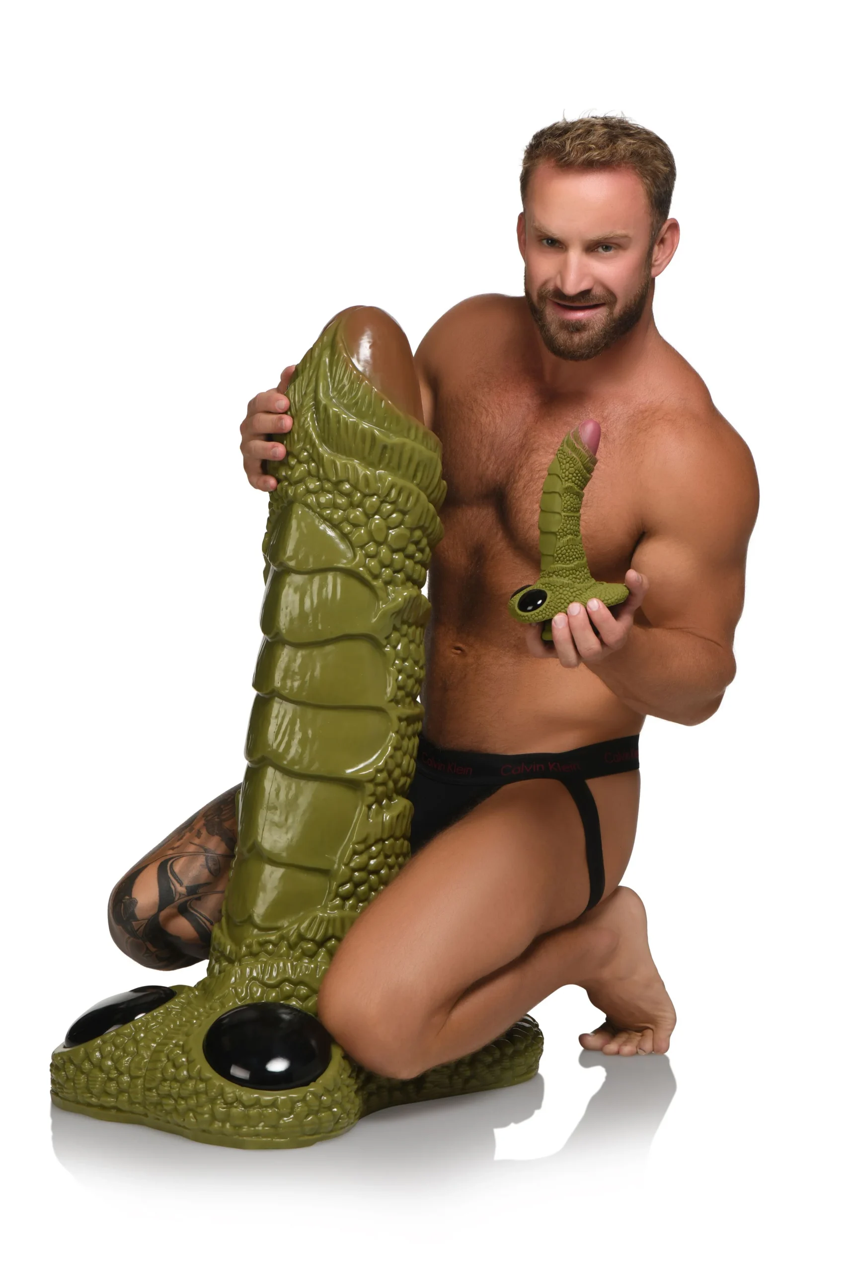 XR Brands - Reusachtig Geschubd Moerasmonster Dildo - Groen