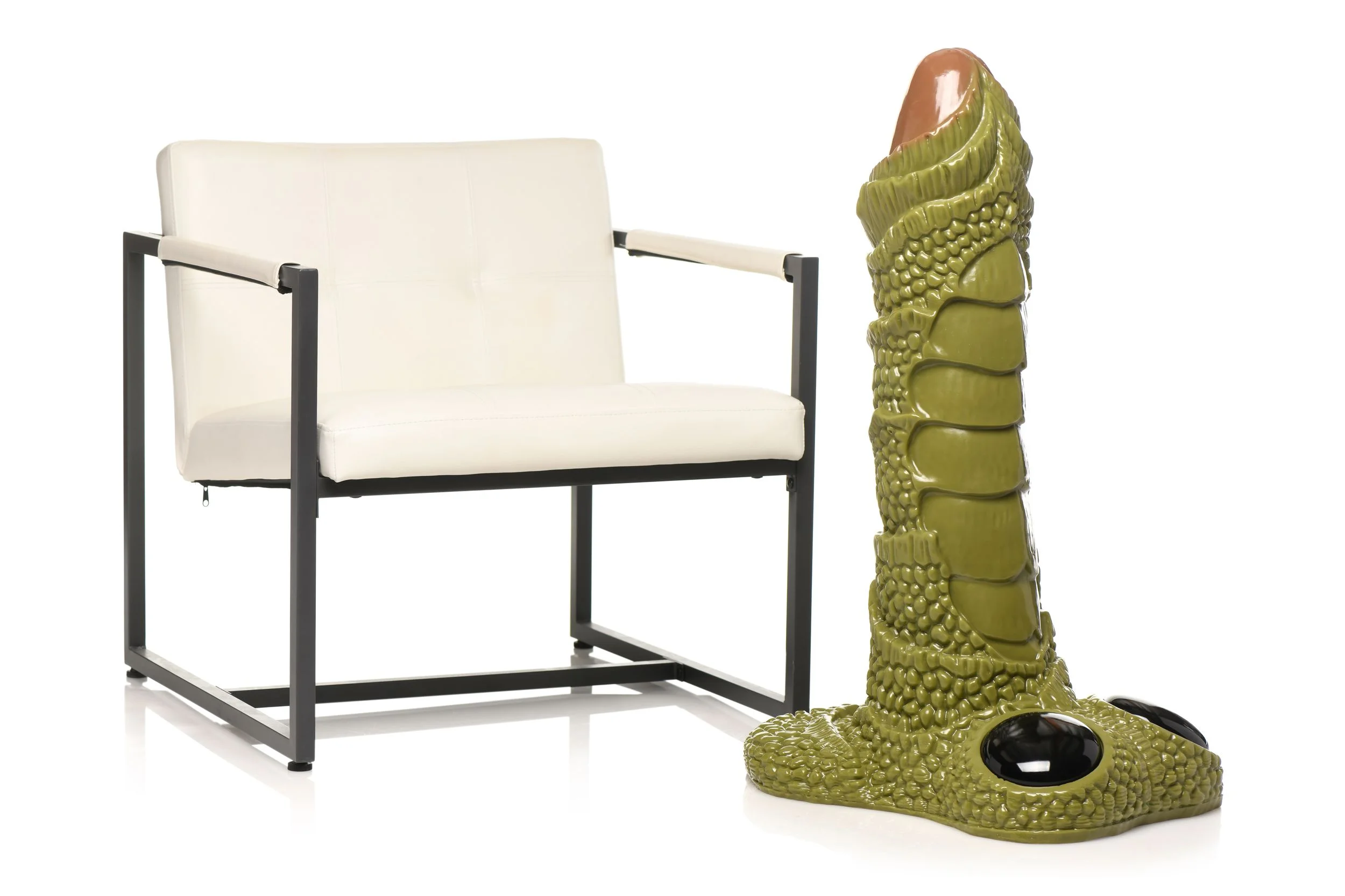 XR Brands - Reusachtig Geschubd Moerasmonster Dildo - Groen